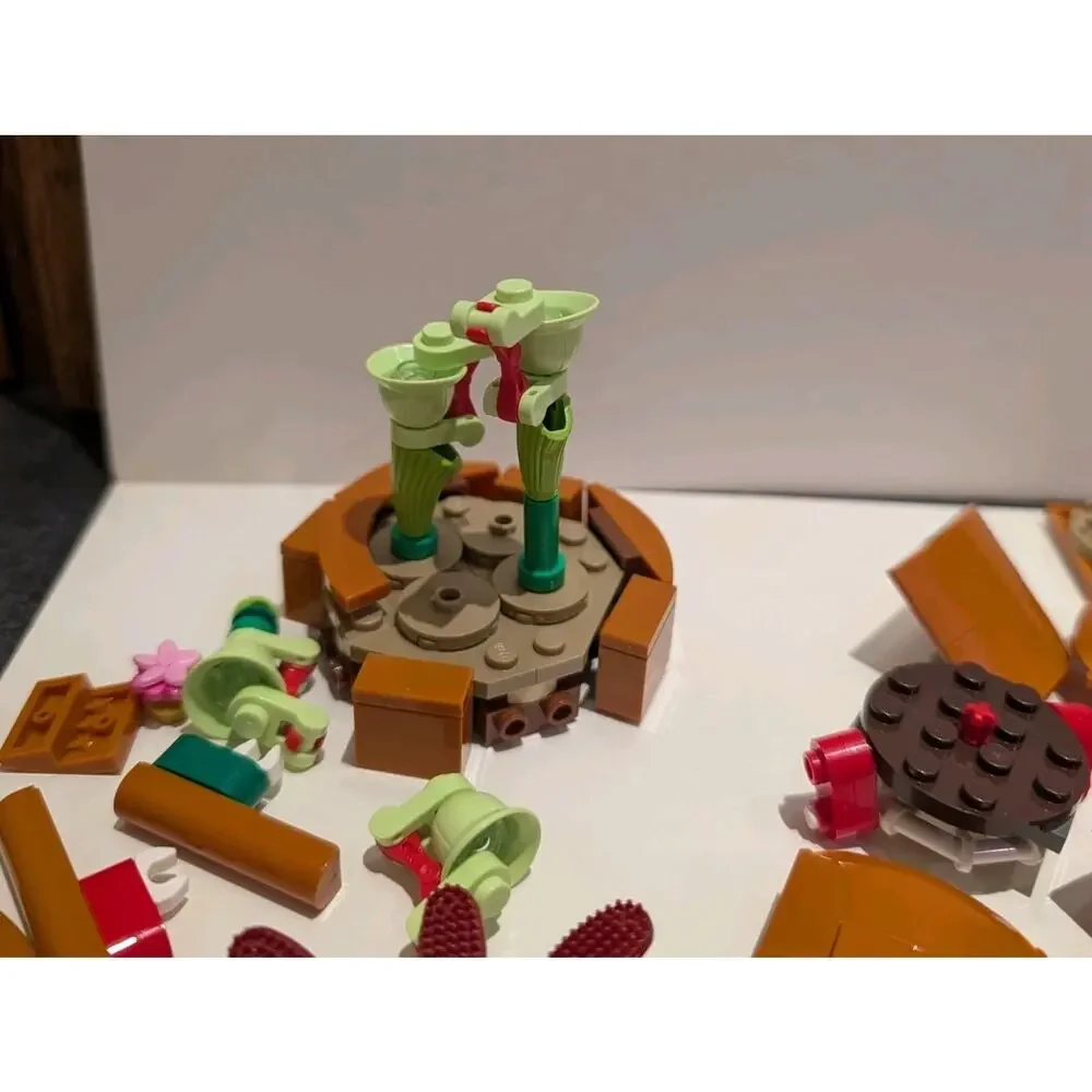 Lego Tiny Plants Garden Botanical Pots Flowers Bug Set